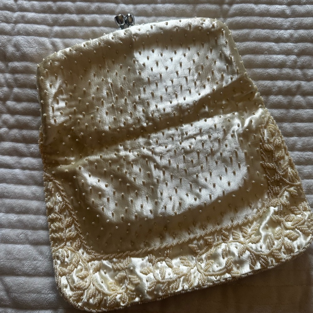 Vintage Elegant Cream Beaded Clutch - Picture 2 of 4